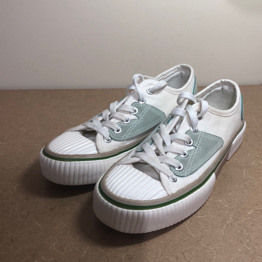Size 9 green canvas shoes womens